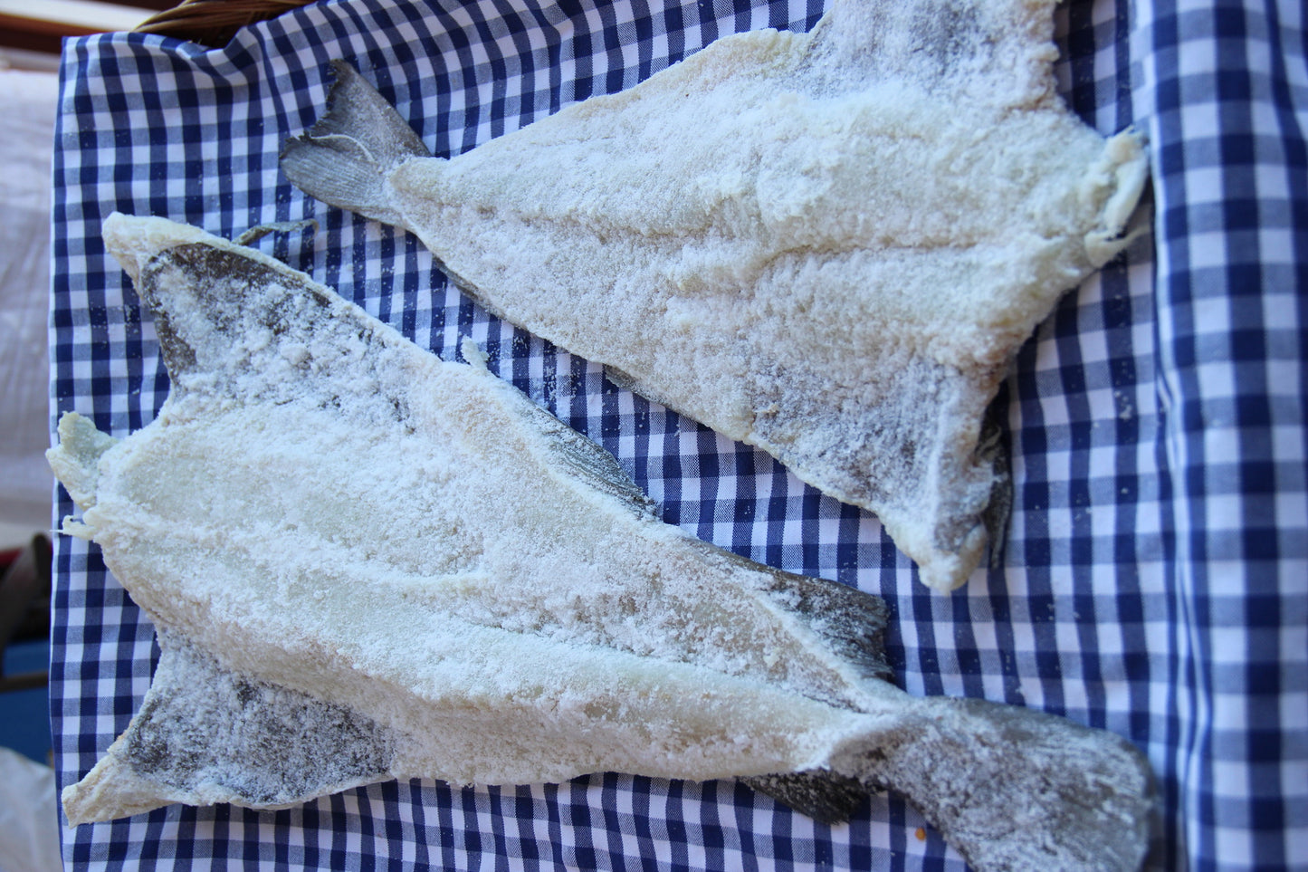 Bacalao en hoja entera pequeña. 1 kg aprox.